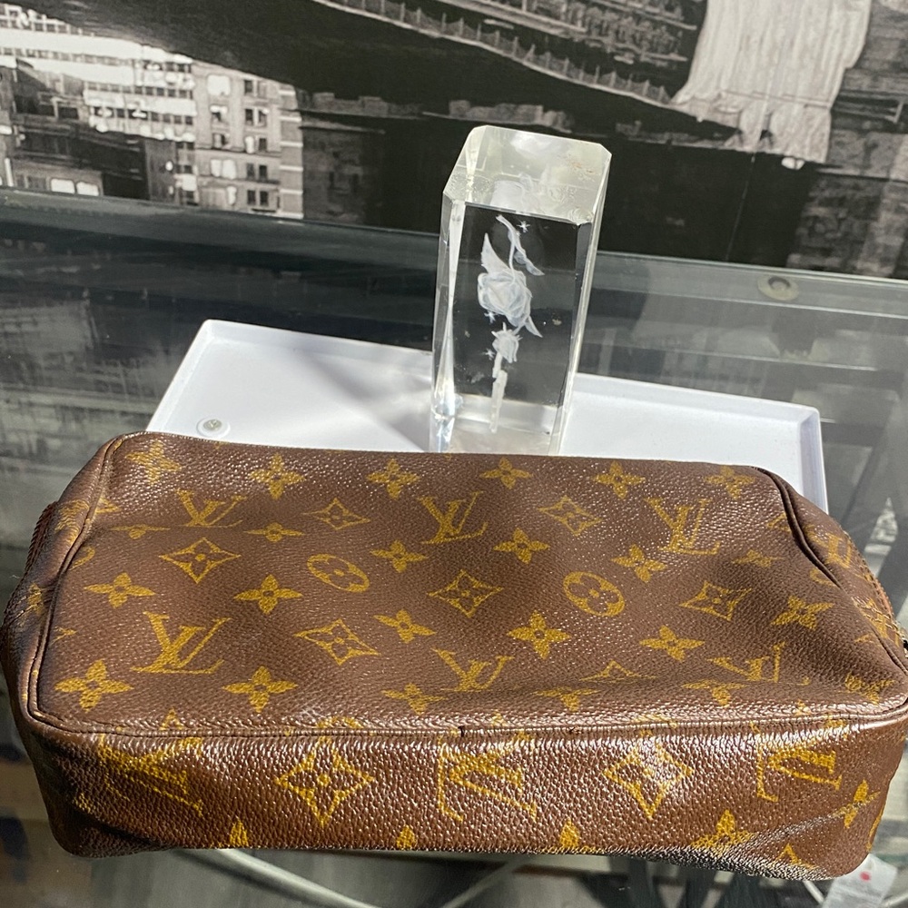 Authentic Louis Vuitton Vintage Monogram Cosmetic Bag - Picture 15 of 15